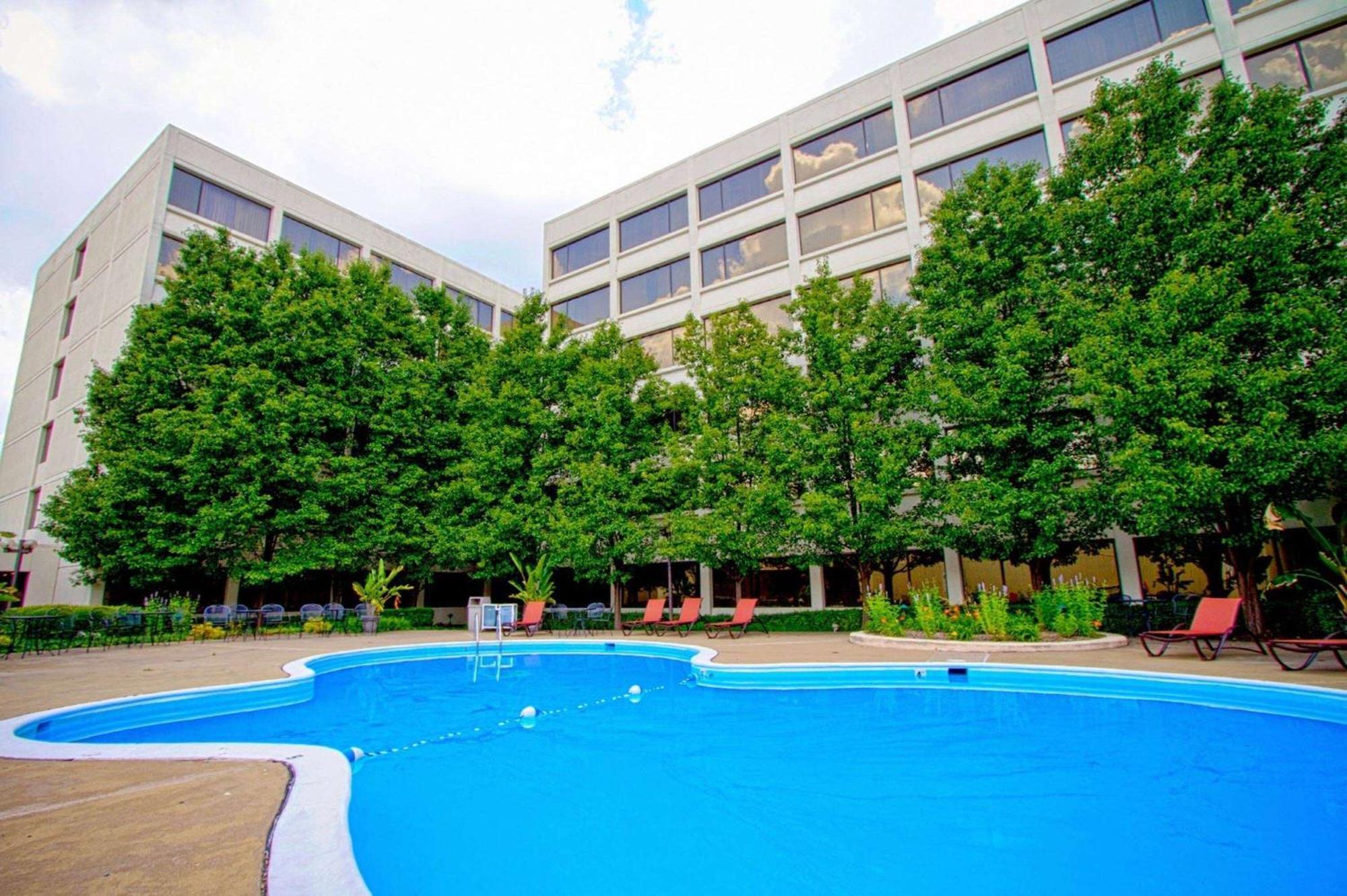Wyndham Airport Hotel