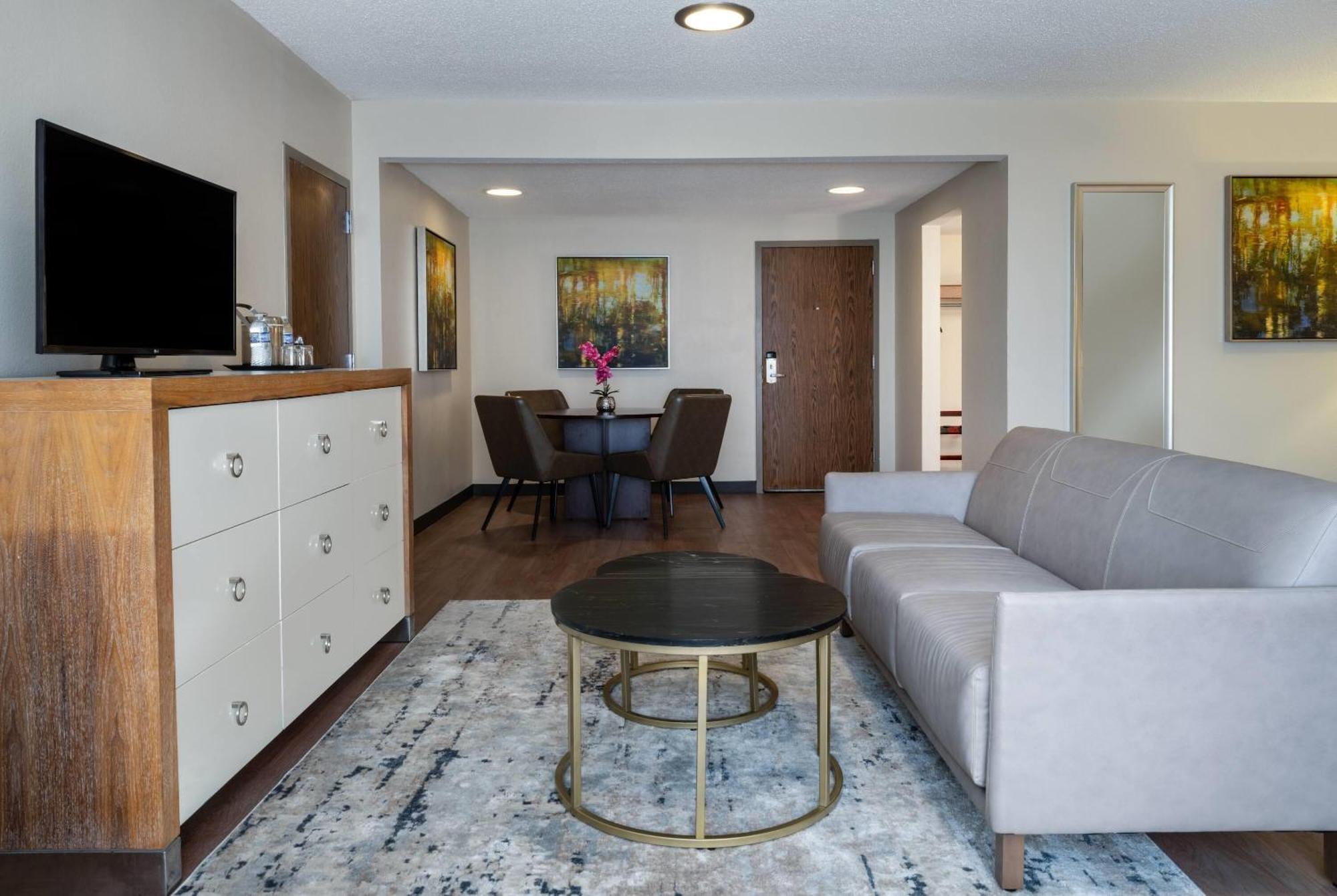 Wyndham Airport 3* Indianapolis