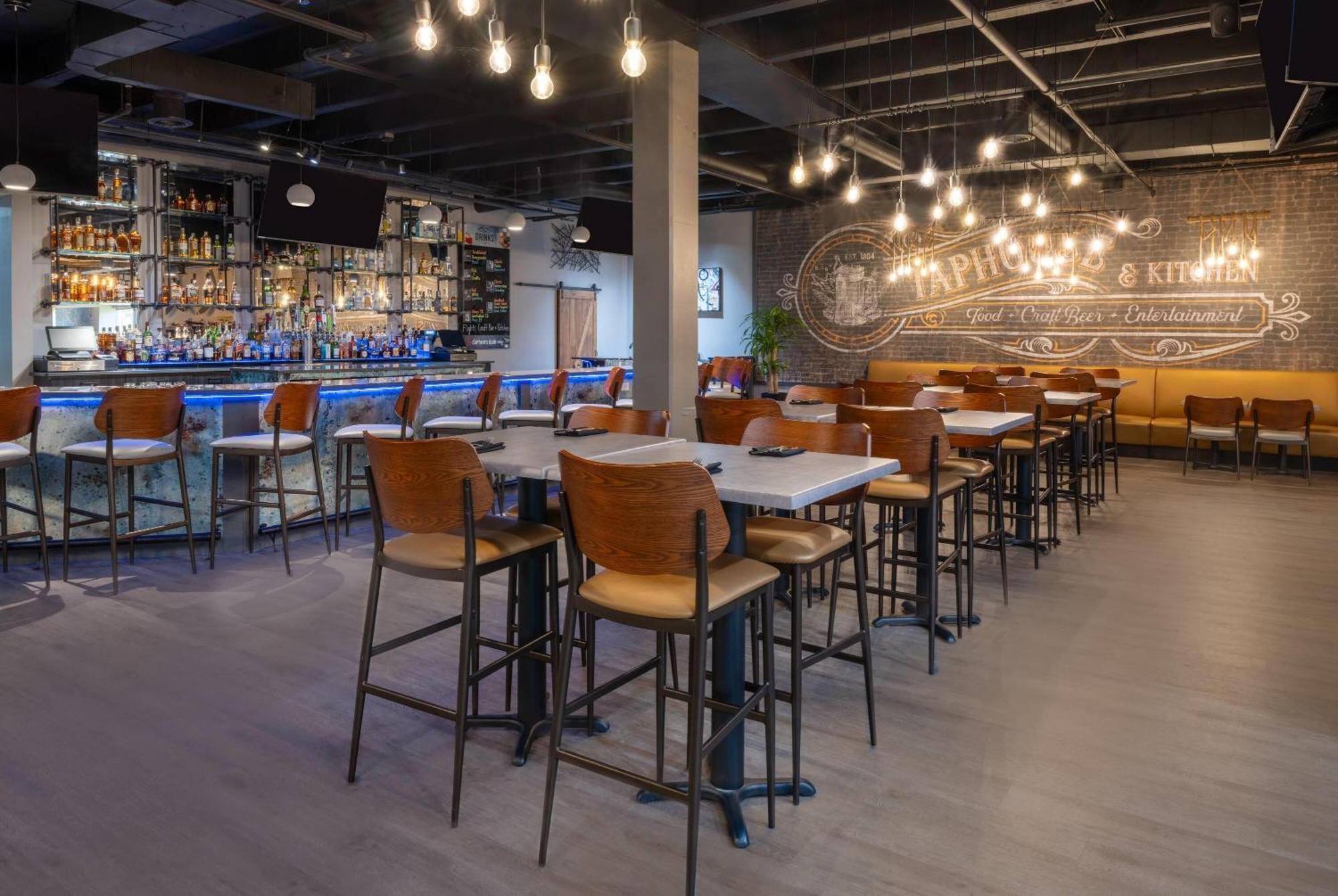 Wyndham Airport 3*