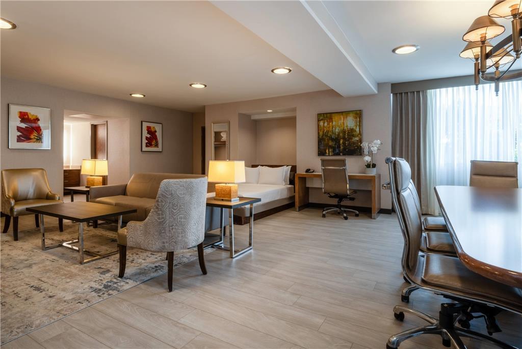 Wyndham Airport Hotel